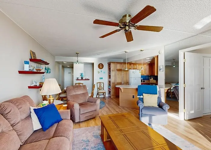 Incredible & Affordable With Beachfront Location Pools & Gym Holiday home